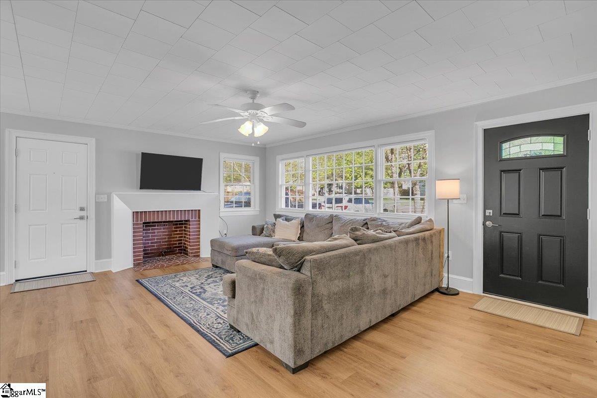 703 Shands Street Clinton, SC 29325 - Photo 4 of 48