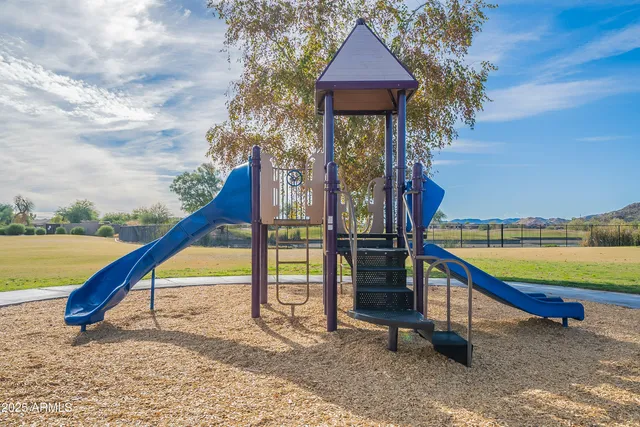 a view of a tennis court