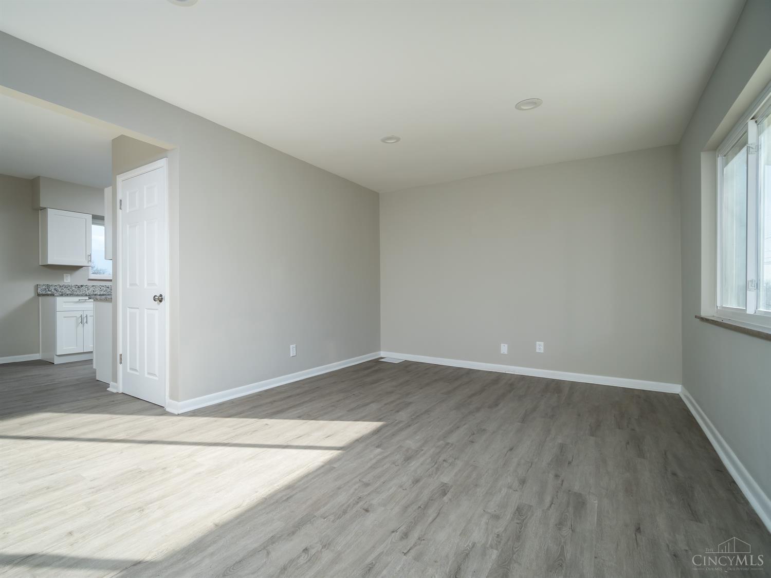 288 Riddle Road Woodlawn, OH 45215 - Photo 8 of 29