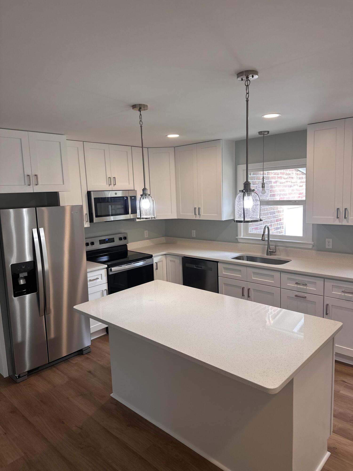 1038 Harbor View Road Charleston, SC 29412 - Photo 4 of 24 IMG_6413