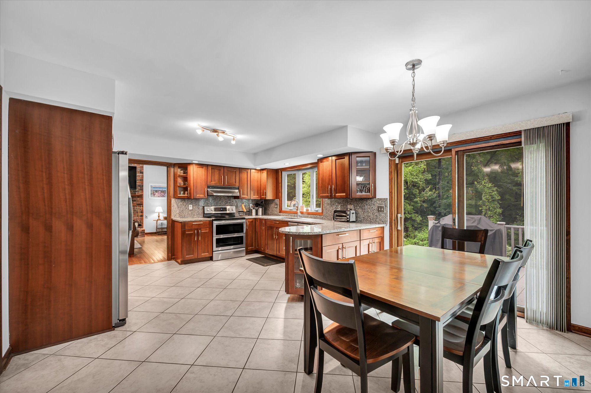 33 Shawnee Lane Monroe, CT 06468 - Photo 10 of 36