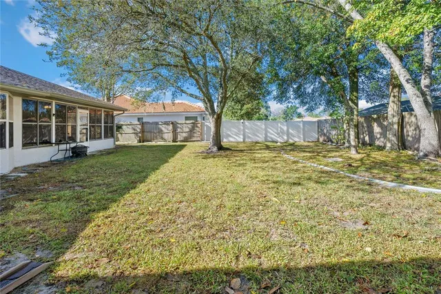 a view of a yard in front of house