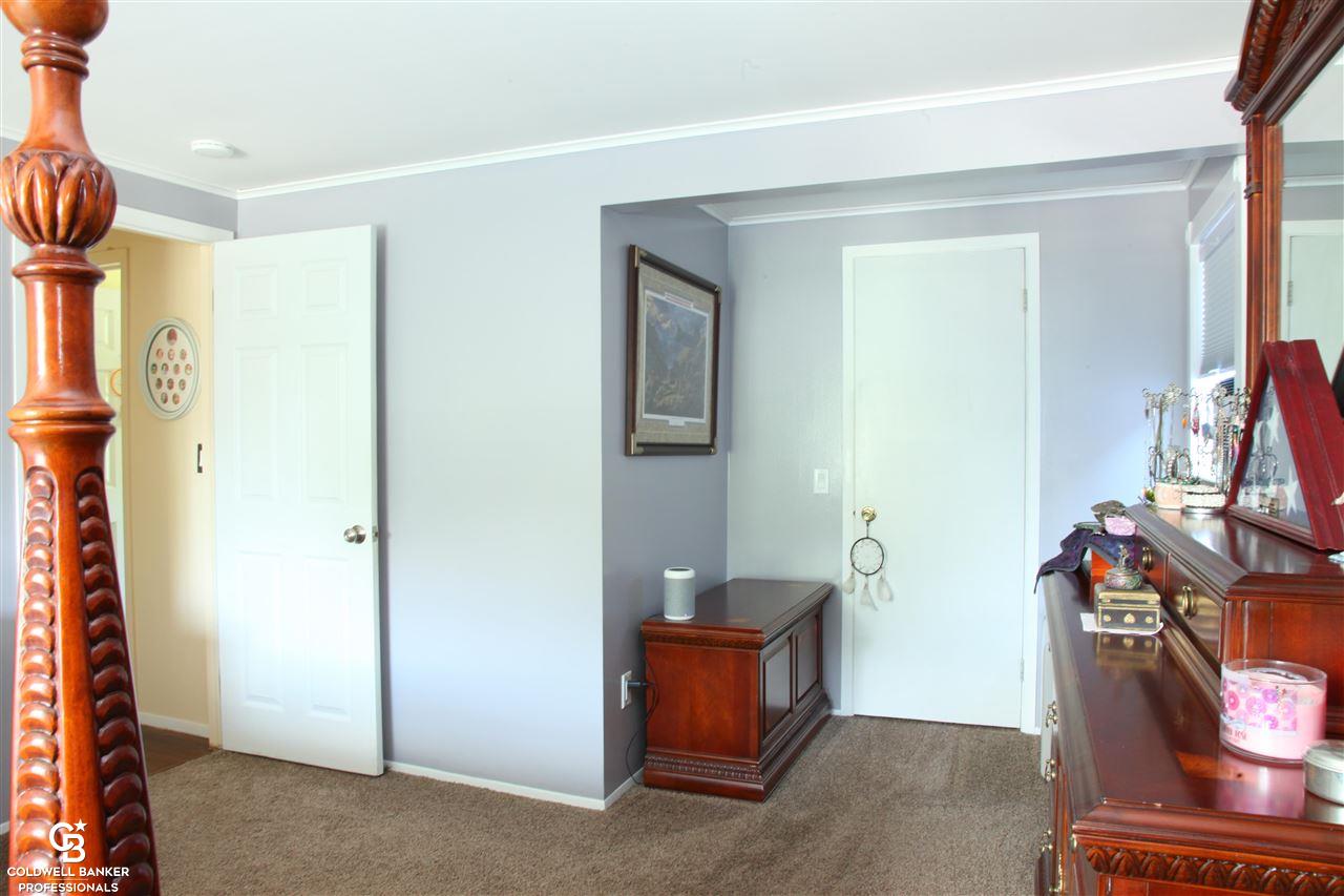 34711 Devonshire Road New Baltimore, MI 48047 - Photo 8 of 28 50044972-7.JPG