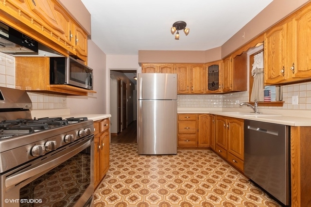 10817 Austin Avenue Chicago Ridge, IL 60415 - Photo 2 of 13