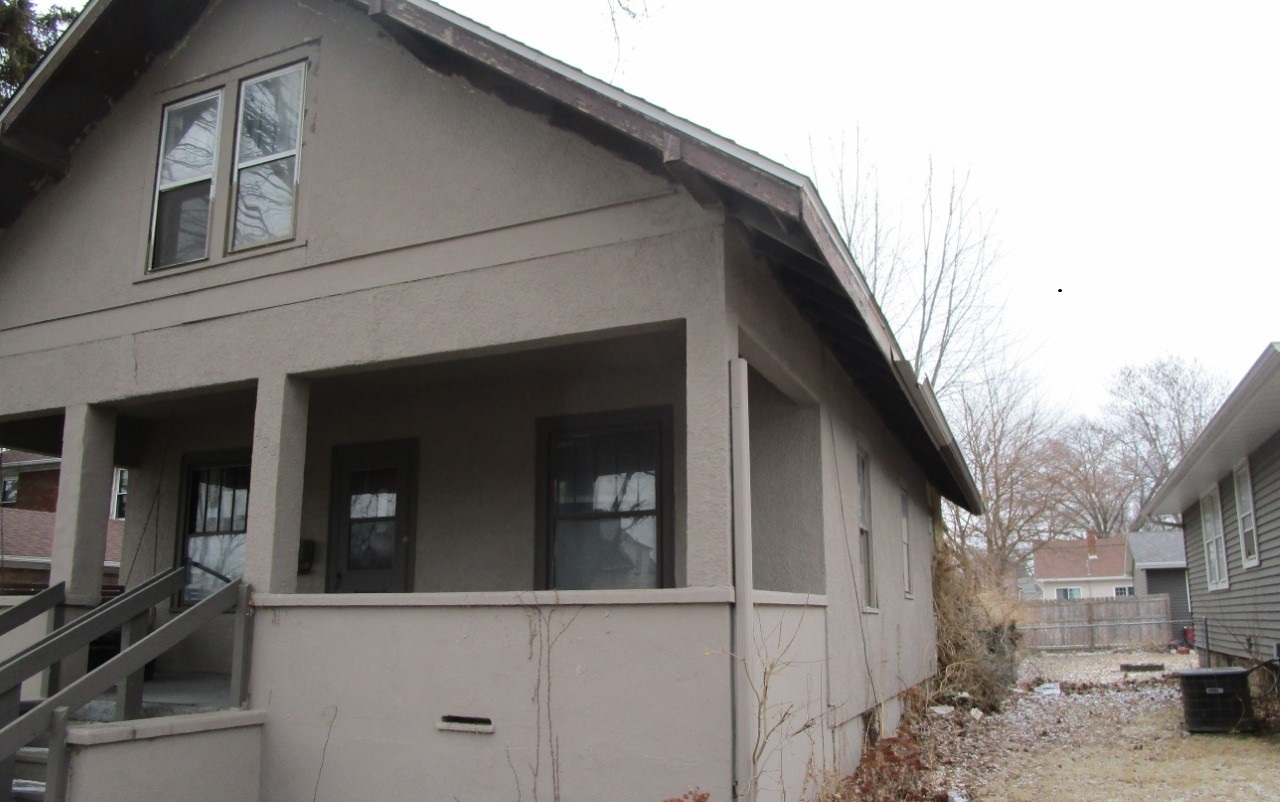 408 43rd Street Moline, IL 61265 - Photo 2 of 18