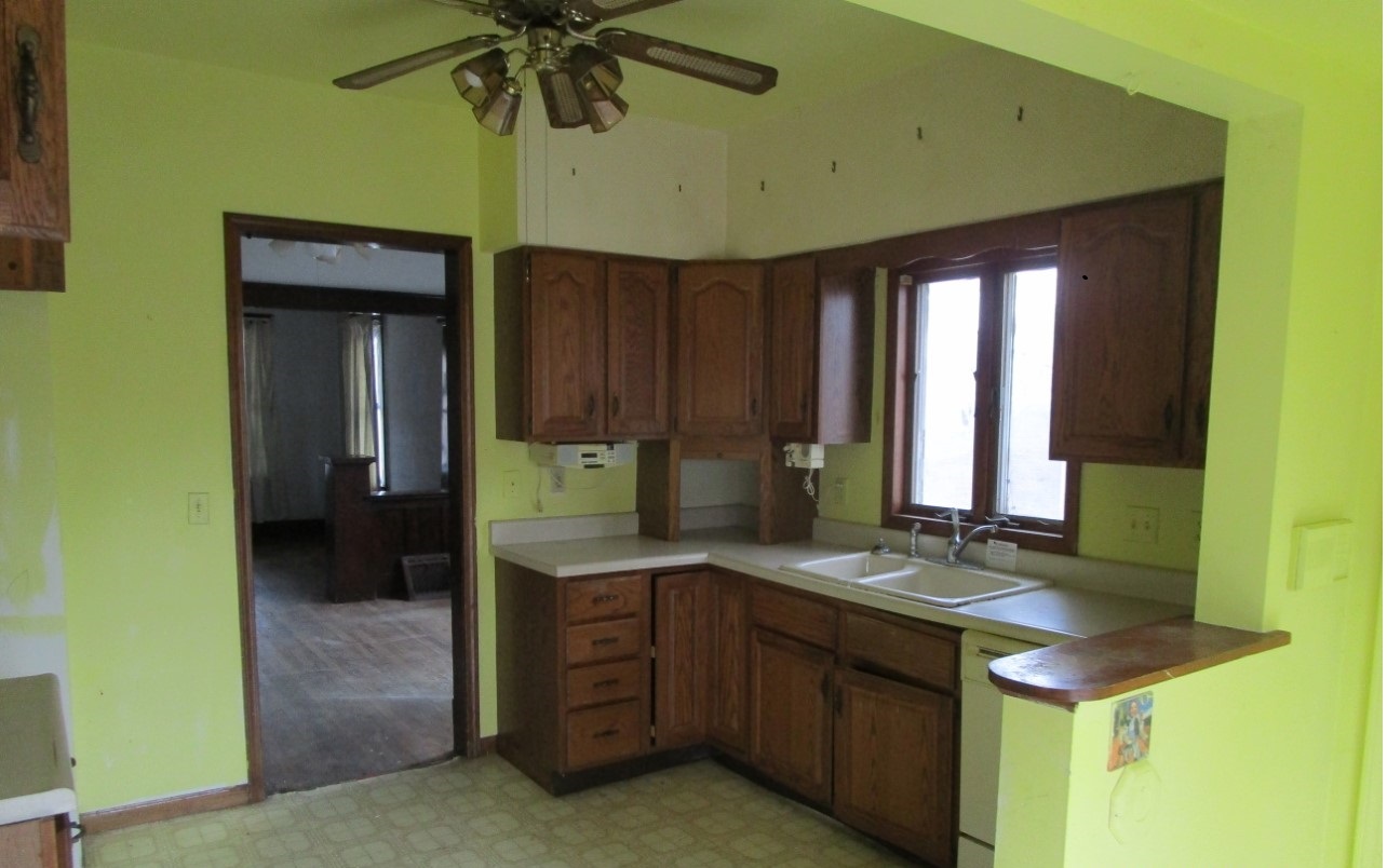 408 43rd Street Moline, IL 61265 - Photo 3 of 18