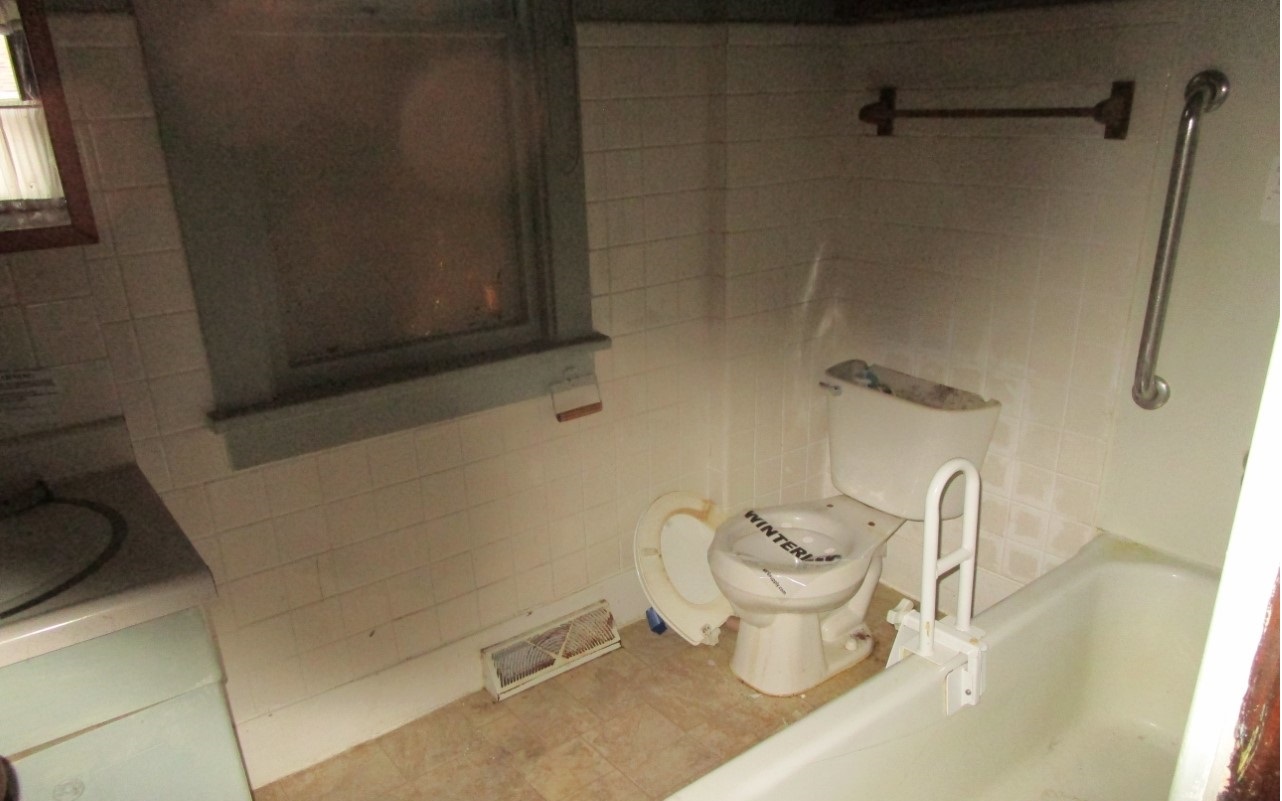 408 43rd Street Moline, IL 61265 - Photo 10 of 18