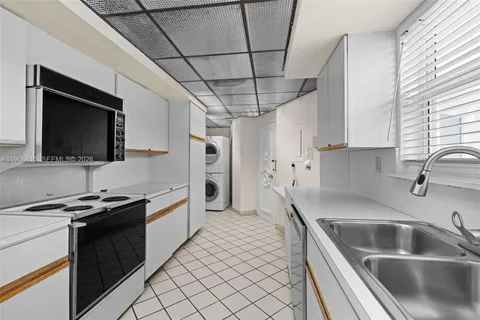 $1,095,000 | 4925 Collins Avenue, Unit 1A, Miami Beach, FL 33140