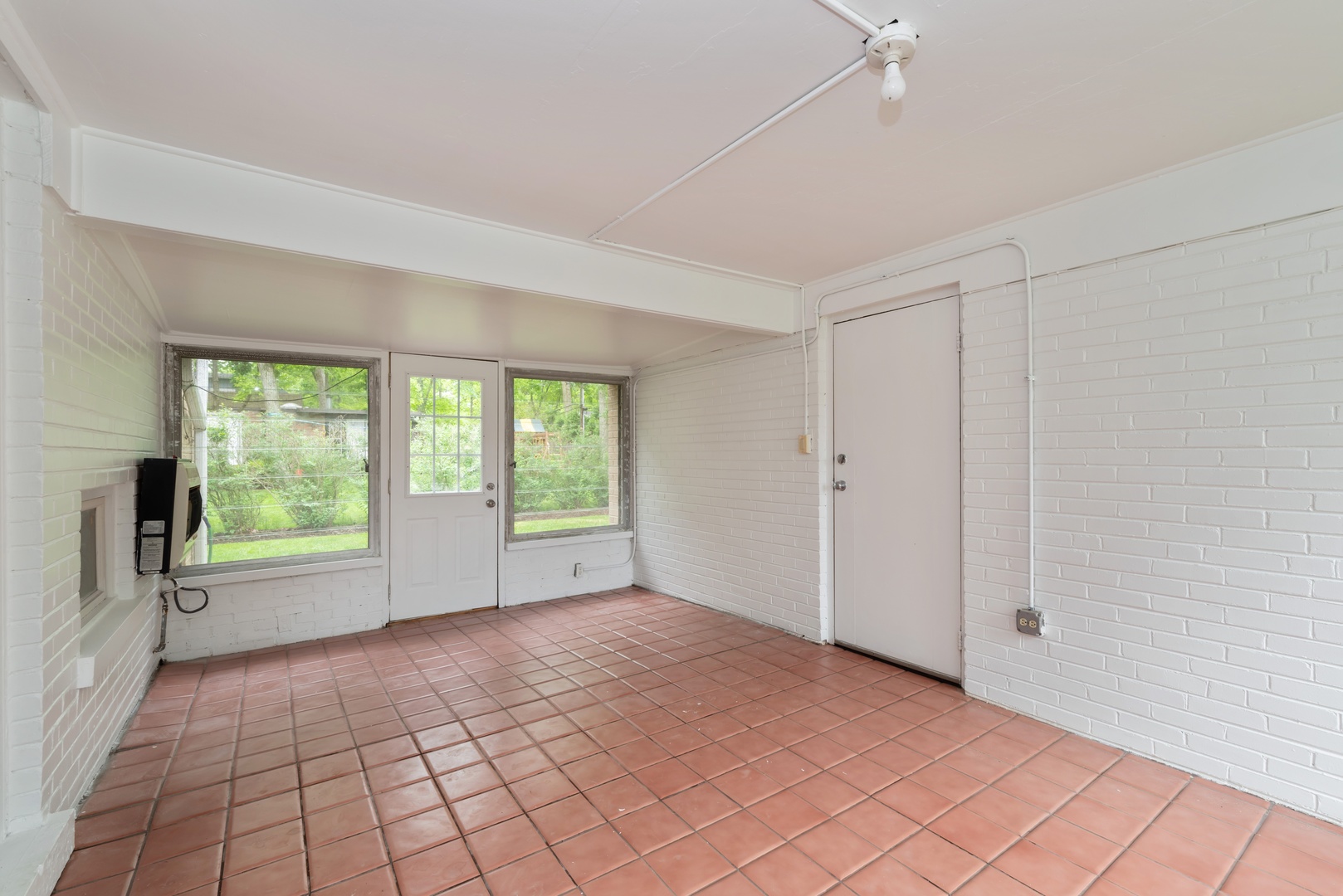 1682 Berkeley Road Highland Park, IL 60035 - Photo 6 of 15 a view of an empty room with window