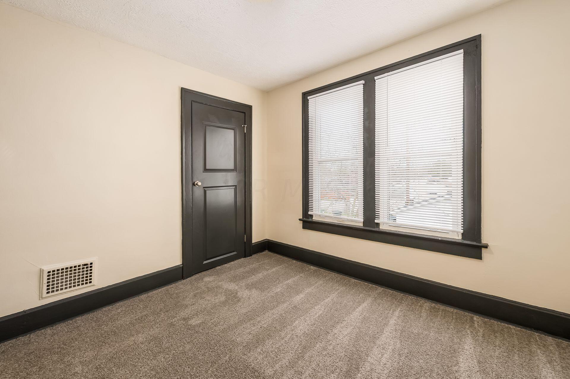 1358 Lockbourne Road Columbus, OH 43206 - Photo 28 of 35 036_8ff2b_W Lockbourne Rd-076