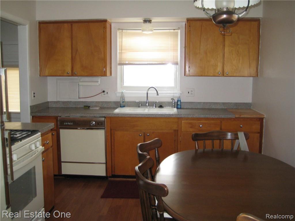 9620 Pardee Road Taylor, MI 48180 - Photo 9 of 27 IMG_4833.JPG