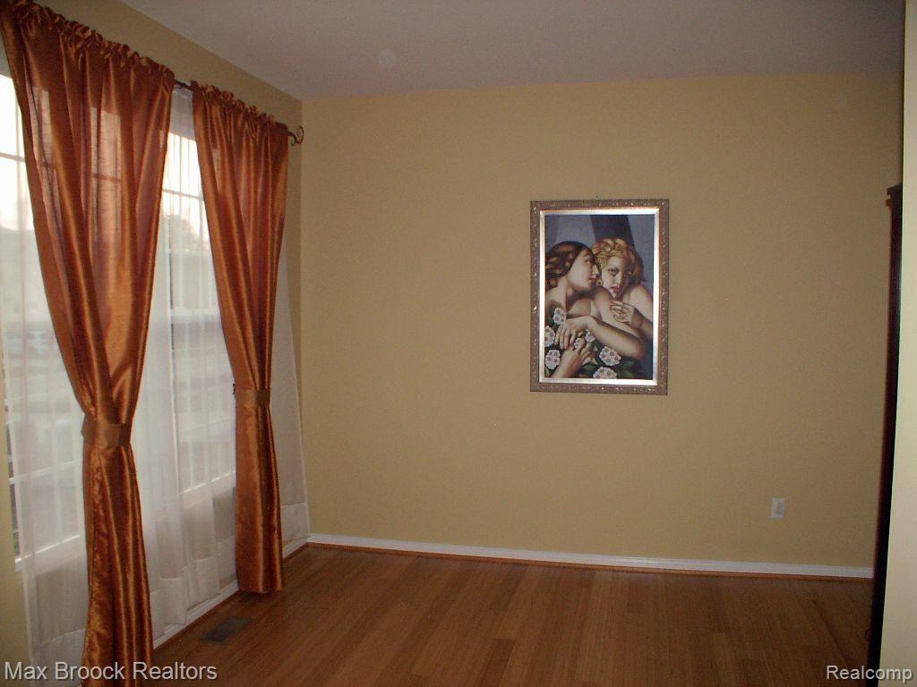 3282 Fantail Drive Rochester, MI 48309 - Photo 8 of 28 Parlor.jpg