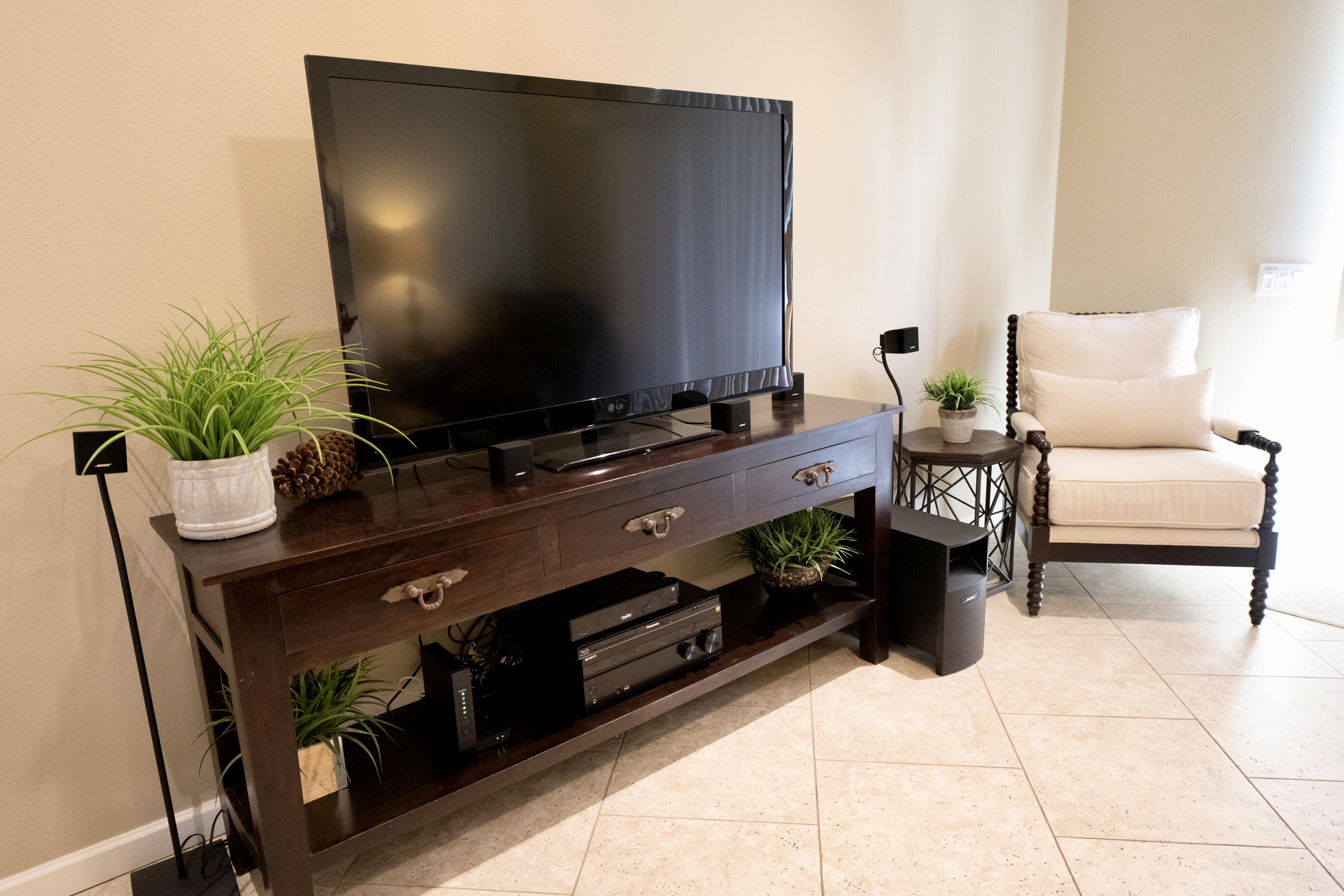 77361 Preston Trail Palm Desert, CA 92211 - Photo 23 of 47 a living room with furniture and a flat screen tv