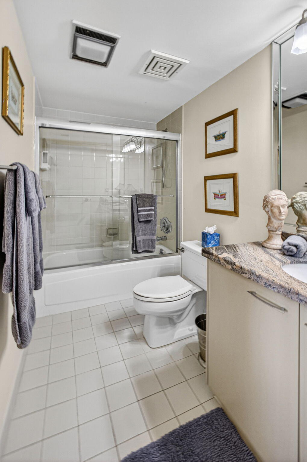 4100 North Ocean Drive, Unit 304 Riviera Beach, FL 33404 - Photo 28 of 64 Guest Bath