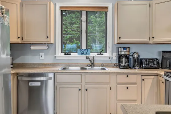 $599,900 | 185 Lakeside Landing Road, Glenburn, ME 04401