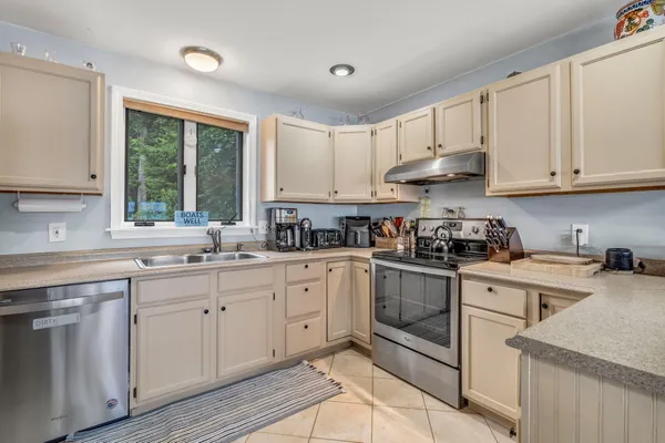 $599,900 | 185 Lakeside Landing Road, Glenburn, ME 04401