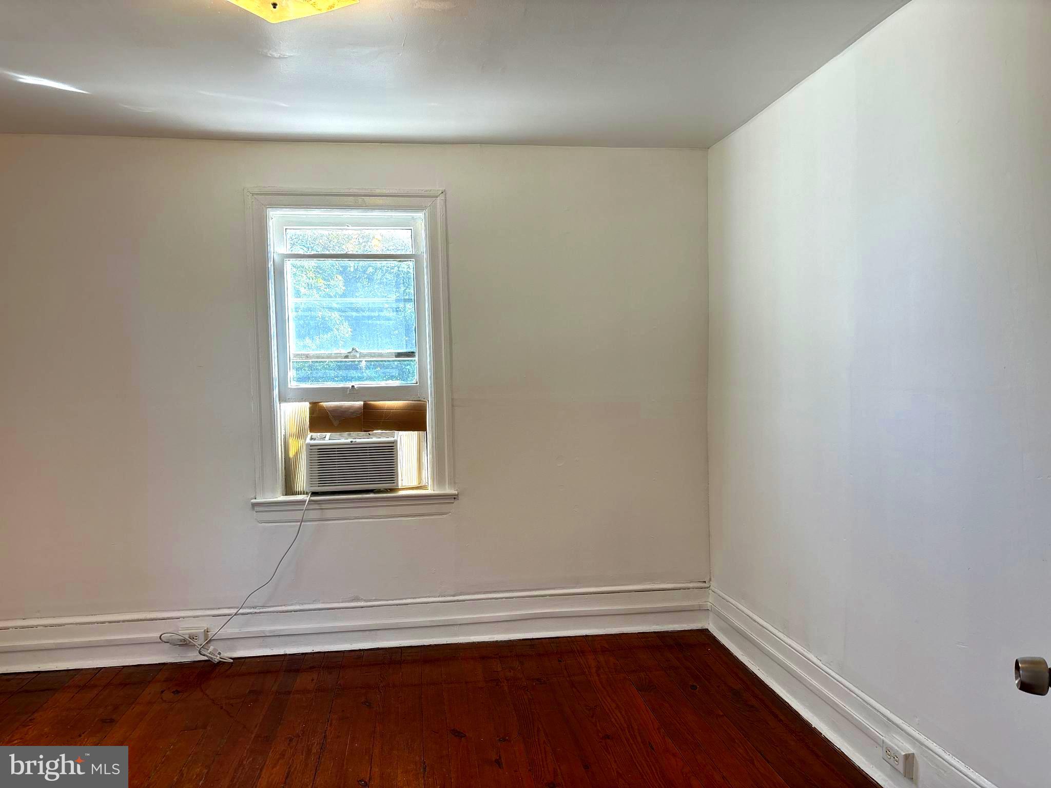202 Cedar Avenue Pitman, NJ 08071 - Photo 21 of 27 an empty room with a window