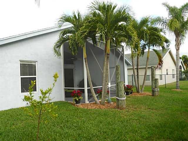 2842 Southwest Montego Terrace Stuart, FL 34997 - Photo 20 of 25 Exerior Back