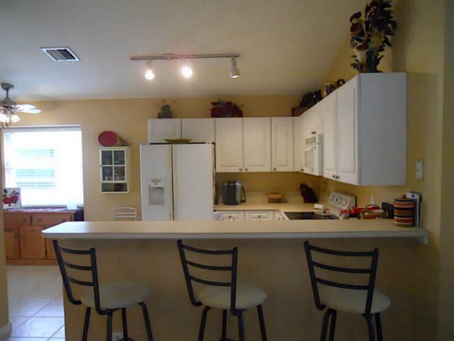 2842 Southwest Montego Terrace Stuart, FL 34997 - Photo 4 of 25 Breakfast Bar