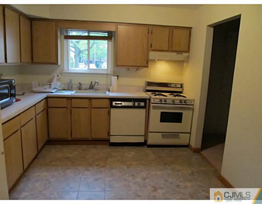 7805 Hana Road Edison, NJ 08817 - Photo 4 of 6 Gallery Image 4