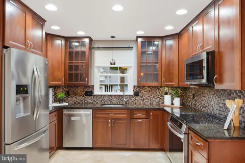 $950,000 | 9625 Laurel Oak Place, Fairfax Station, VA 22039