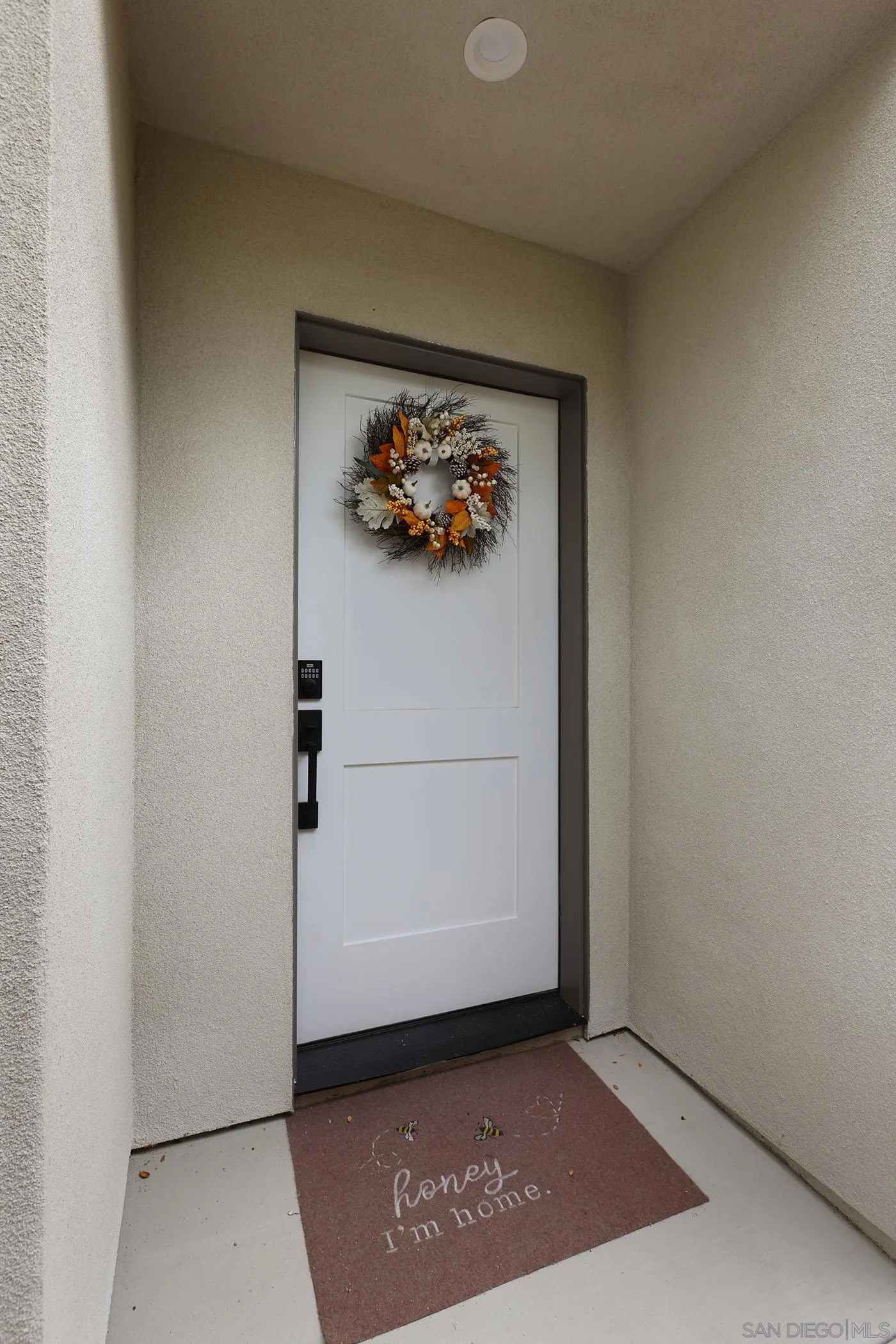 1686-88 Gecko Road Vista, CA 92083 - Photo 17 of 30 an empty room with a painting on the wall