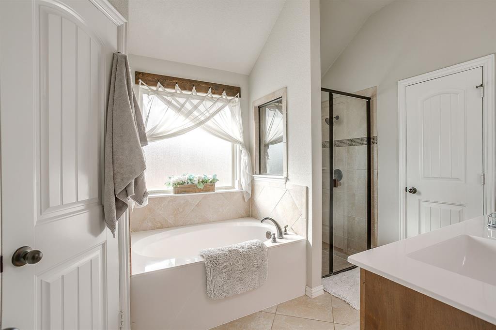 8005 Canyon Ridge Drive Godley, TX 76044 - Photo 25 of 40 a bathroom with a bathtub and a shower