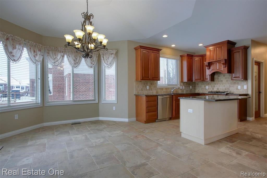 7348 Georgetowne Washington, MI 48095 - Photo 10 of 27 Gallery Image 10