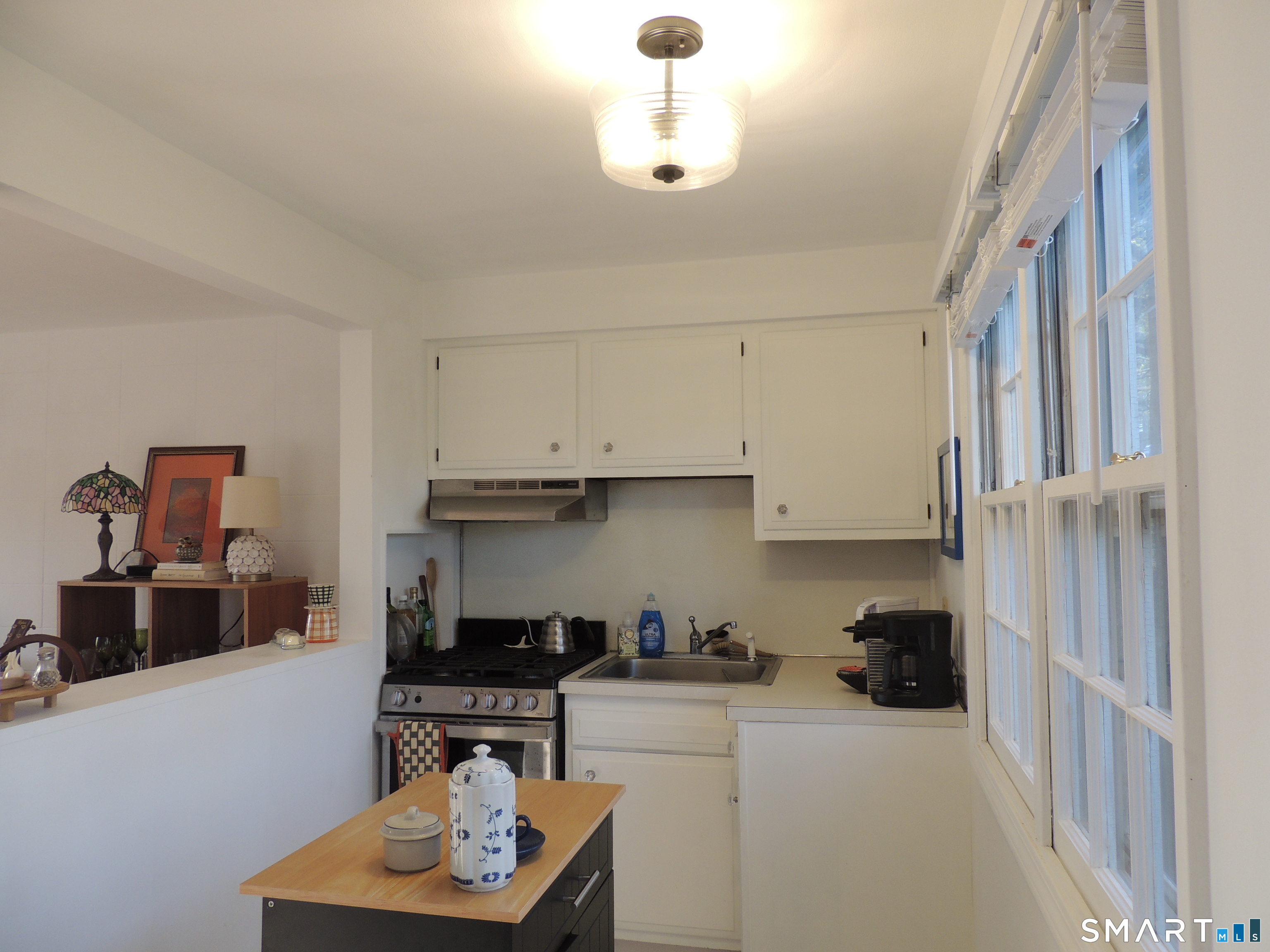 159 East Main Street, Unit 3 Branford, CT 06405 - Photo 7 of 20 Gas cooking!