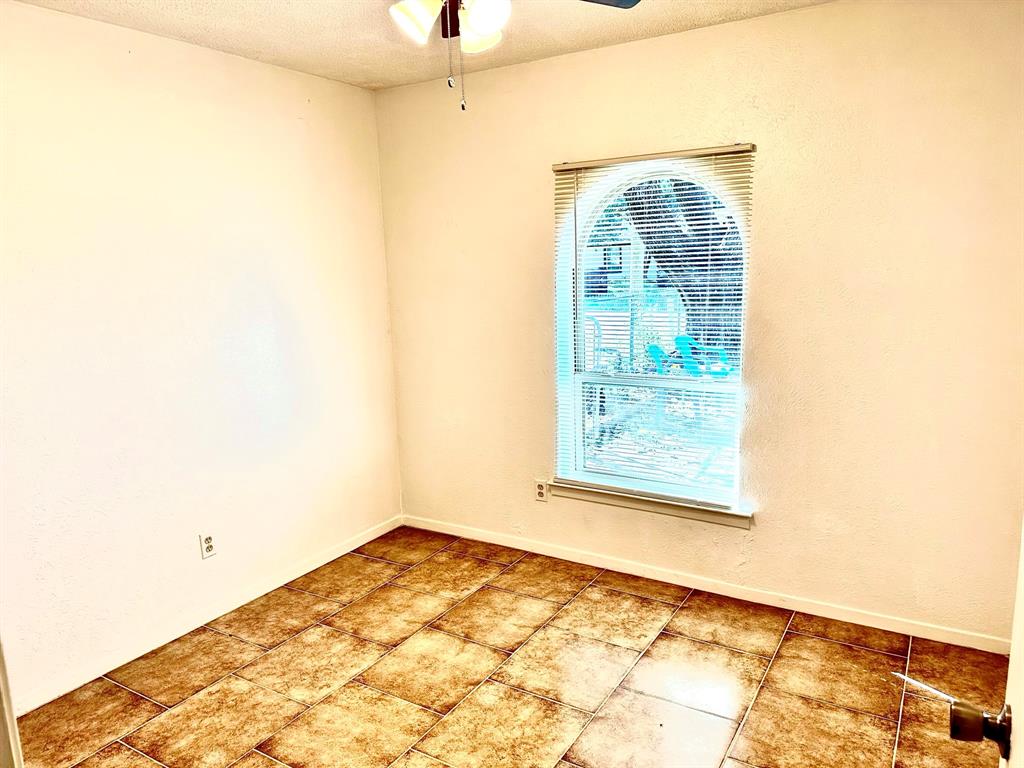 1528 Angel Fire Drive Dallas, TX 75253 - Photo 17 of 24