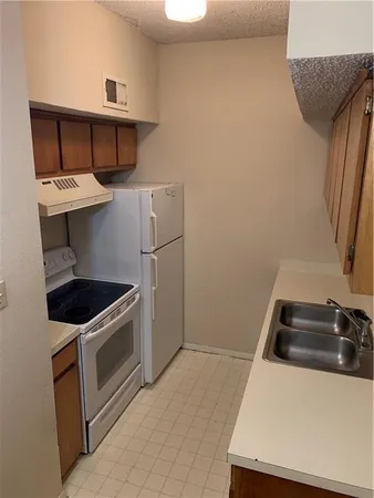 $1,050 | 3316 Guadalupe Street, Unit 211, Austin, TX 78705