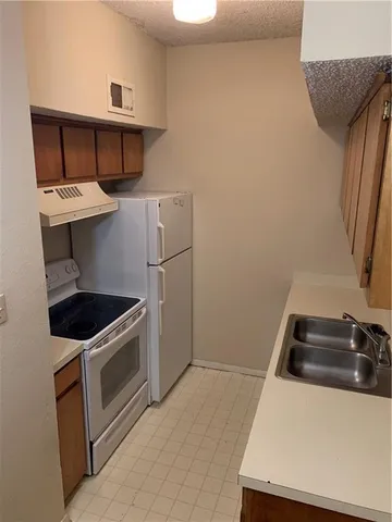 $1,050 | 3316 Guadalupe Street, Unit 211, Austin, TX 78705