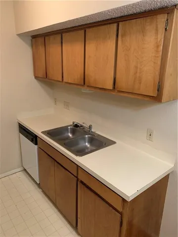 $1,050 | 3316 Guadalupe Street, Unit 211, Austin, TX 78705