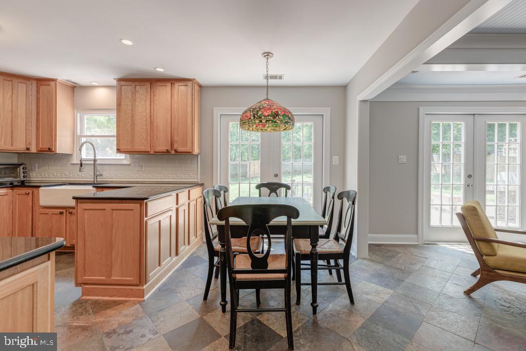 5532 Dunsmore Road Alexandria, VA 22315 - Photo 14 of 36 Breakfast Area