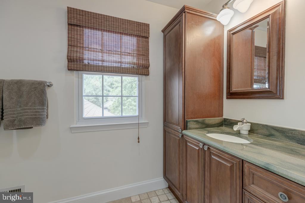 5532 Dunsmore Road Alexandria, VA 22315 - Photo 29 of 36 Master Bath