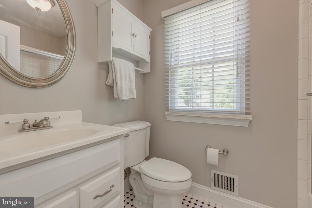 5532 Dunsmore Road Alexandria, VA 22315 - Photo 36 of 36 Hall Bath