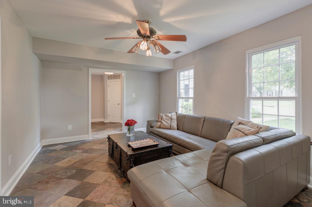 5532 Dunsmore Road Alexandria, VA 22315 - Photo 6 of 36 Living Room