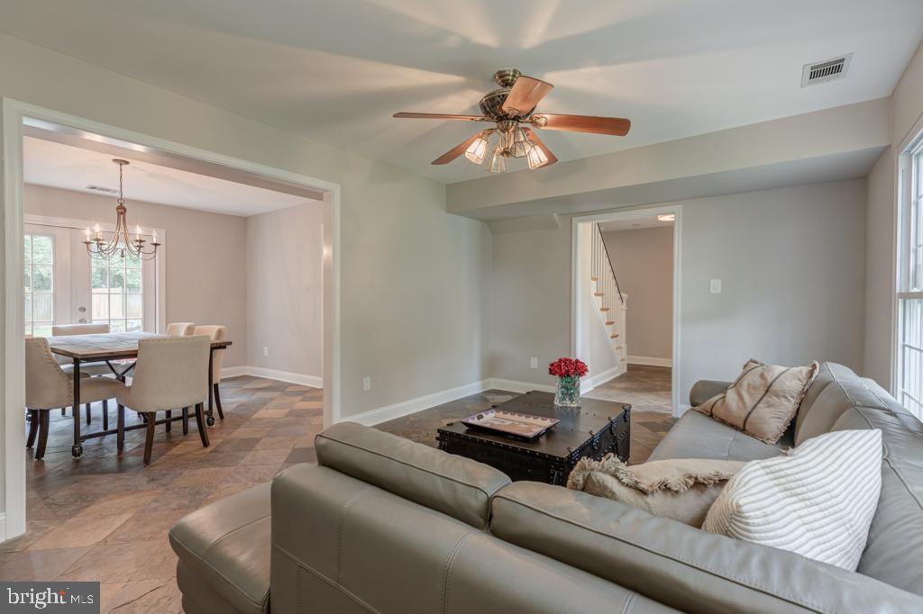5532 Dunsmore Road Alexandria, VA 22315 - Photo 7 of 36 Living Room