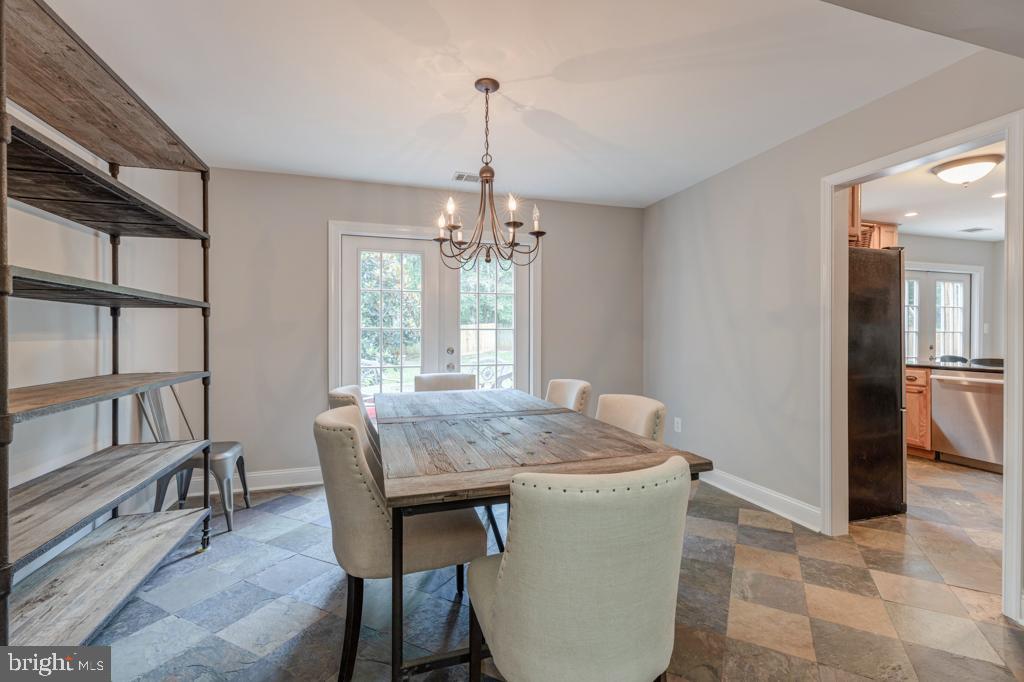 5532 Dunsmore Road Alexandria, VA 22315 - Photo 8 of 36 Dining Room