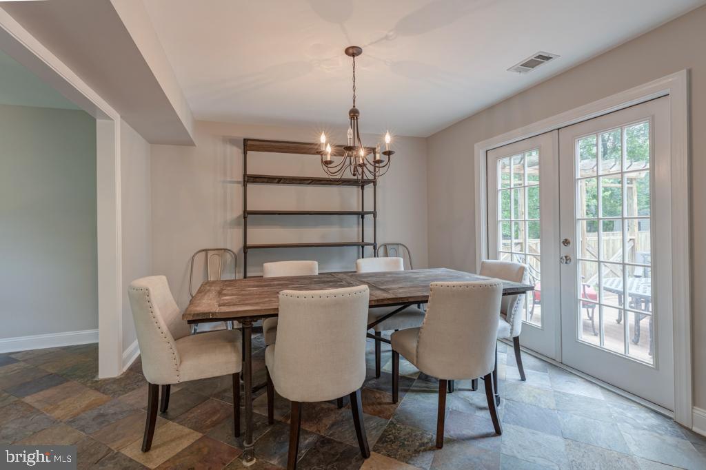 5532 Dunsmore Road Alexandria, VA 22315 - Photo 9 of 36 Dining Room