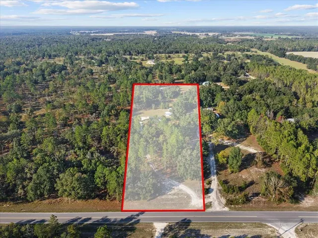 a view of a fountain in front of a house