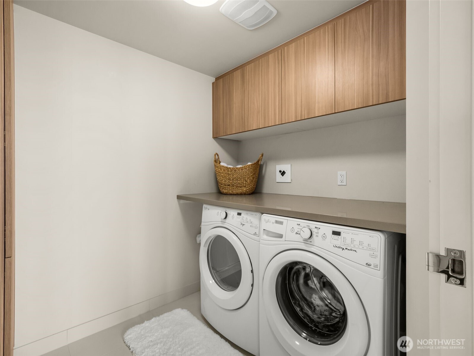 583 Battery Street, Unit 3802N Seattle, WA 98121 - Photo 20 of 32