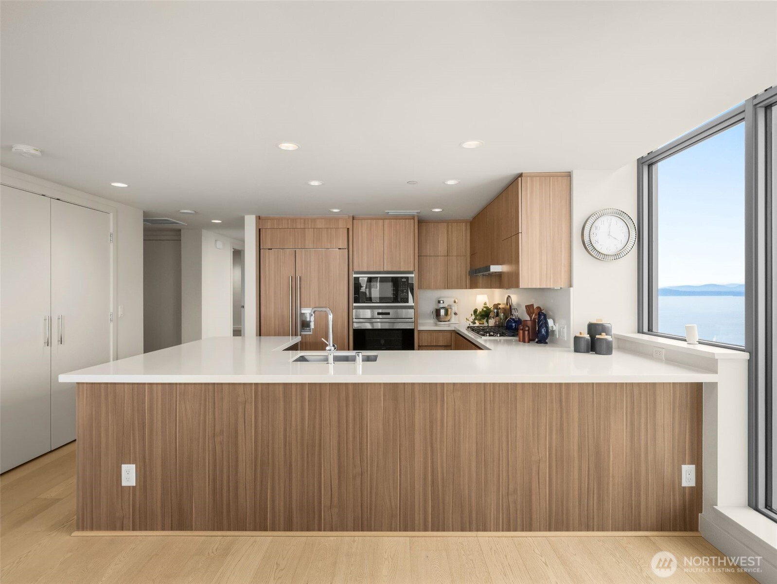 583 Battery Street, Unit 3802N Seattle, WA 98121 - Photo 7 of 32