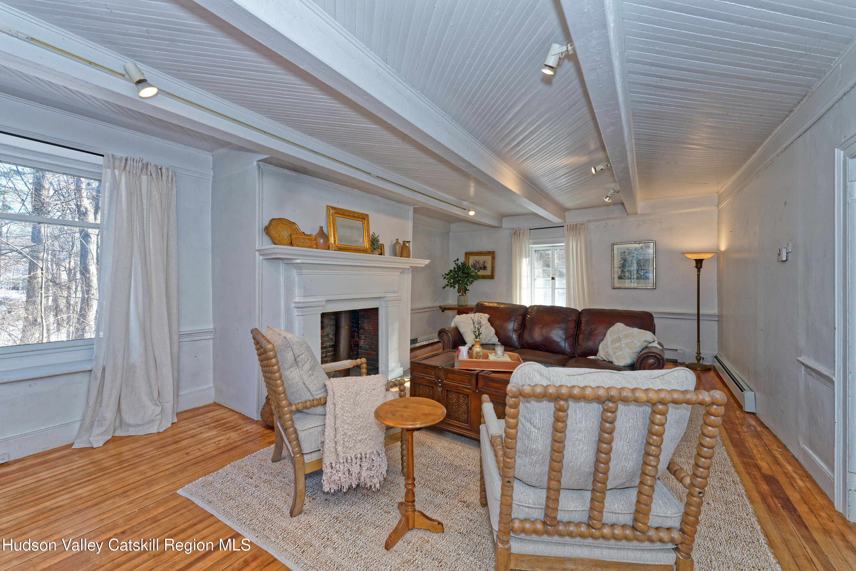 3953-3955 Highway 209 Stone Ridge, NY 12484 - Photo 9 of 69 3 Livingroom 3