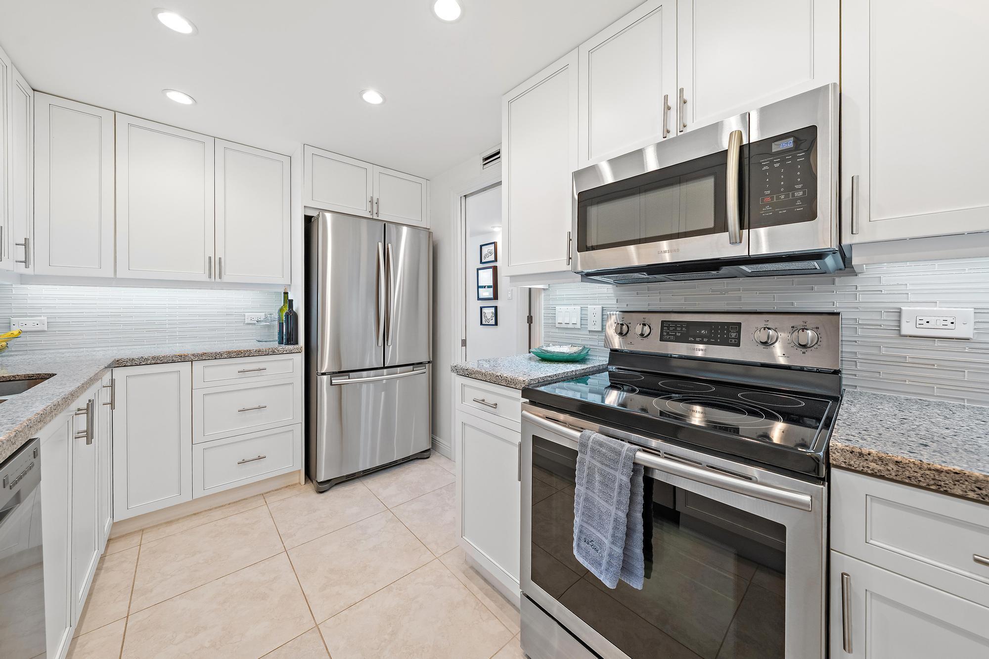 5420 North Ocean Drive, Unit PH2 Riviera Beach, FL 33404 - Photo 11 of 34 Kitchen