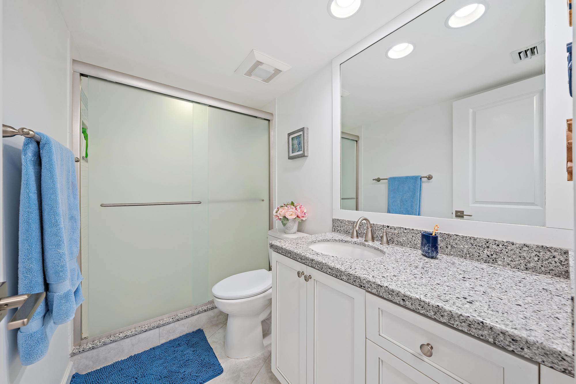 5420 North Ocean Drive, Unit PH2 Riviera Beach, FL 33404 - Photo 20 of 34 Bathroom #2