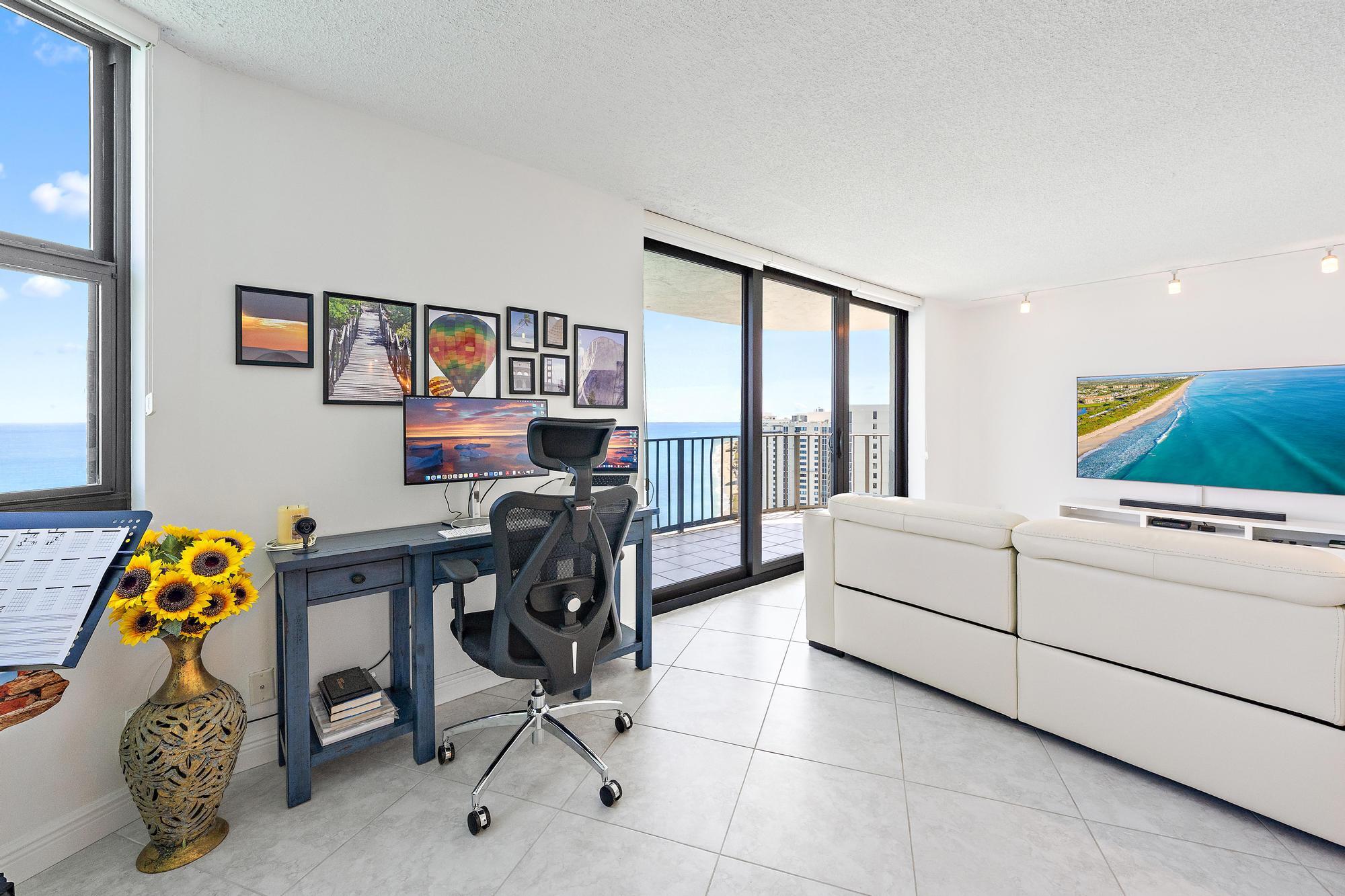 5420 North Ocean Drive, Unit PH2 Riviera Beach, FL 33404 - Photo 7 of 34 Living room