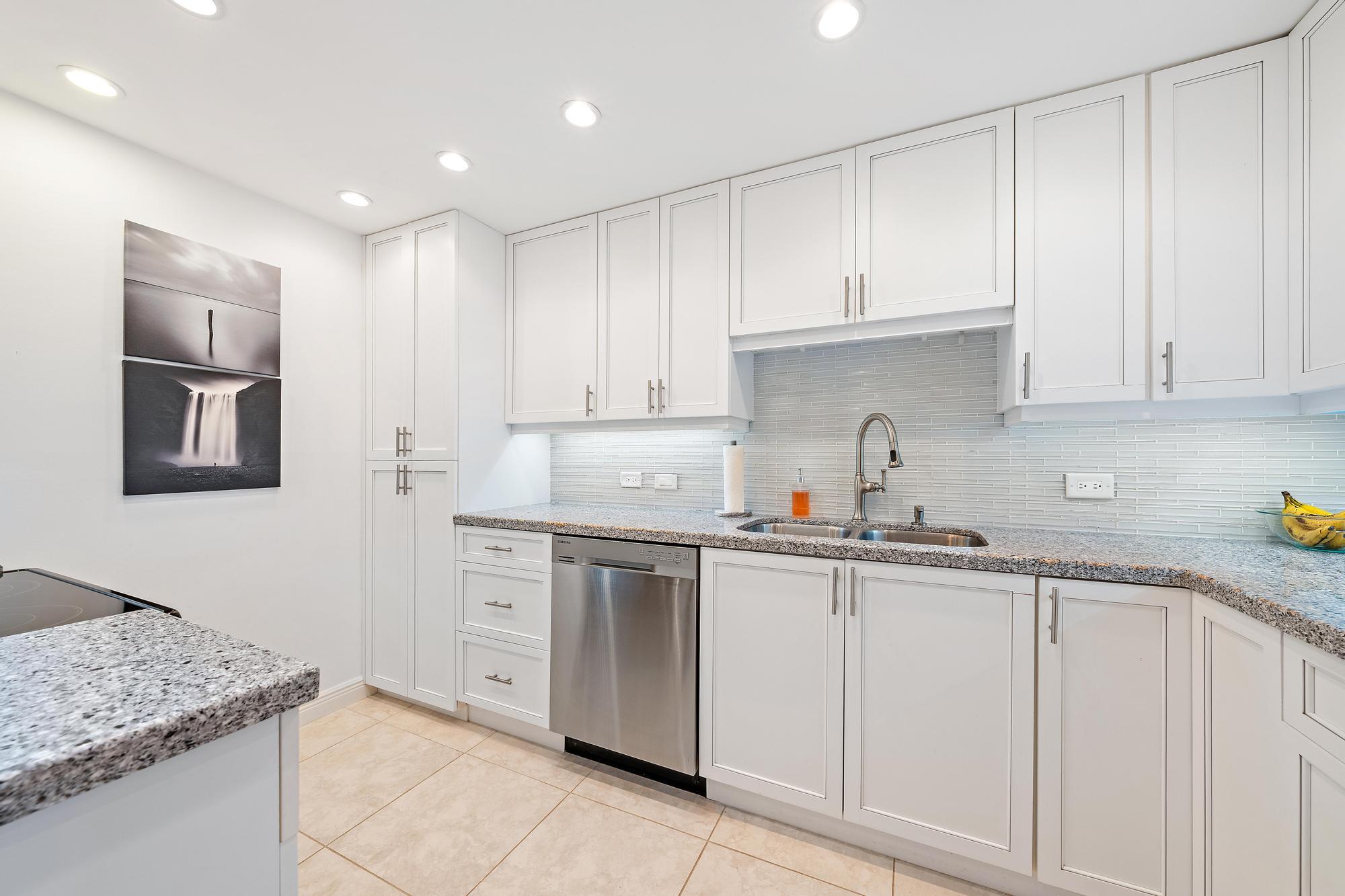 5420 North Ocean Drive, Unit PH2 Riviera Beach, FL 33404 - Photo 10 of 34 Kitchen