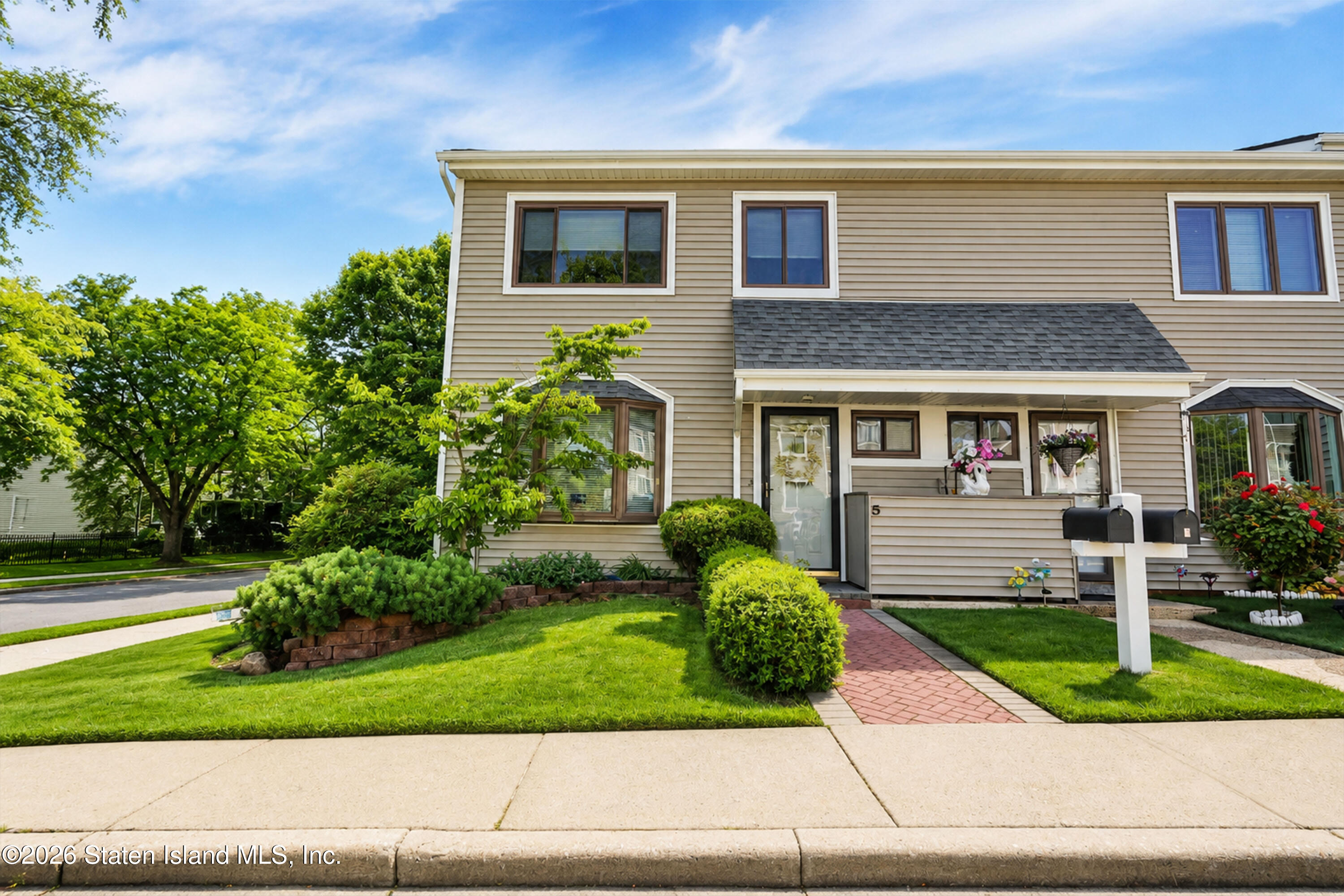 5 Redwood Loop Staten Island, NY 10309 - Photo 1 of 33 1