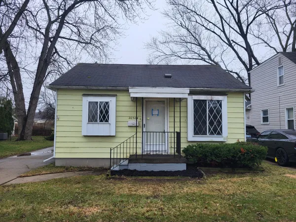 $140,000 | 20304 East Eight Mile Road, Harper Woods, MI 48225